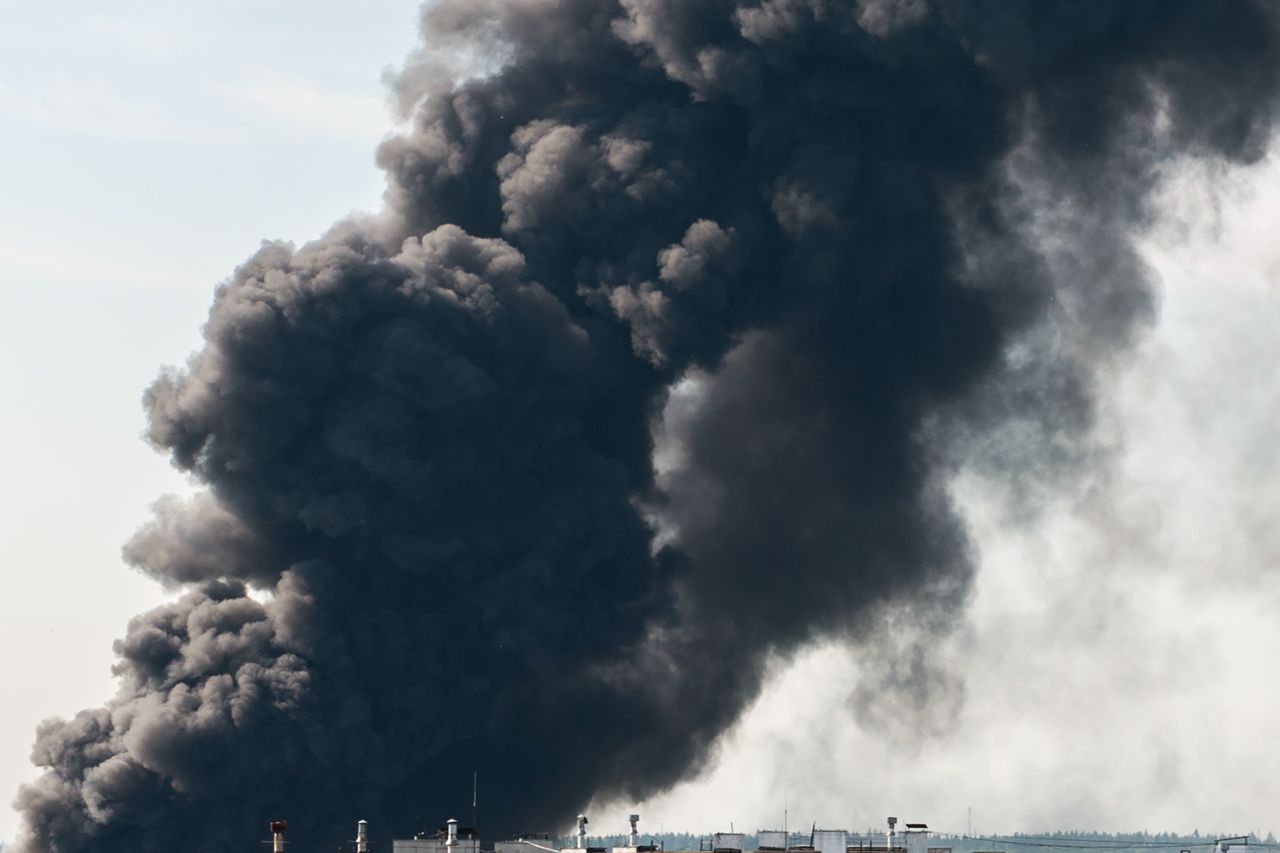 Riesiger Ackerbrand am Berliner Ring: Autobahn A10 gesperrt!