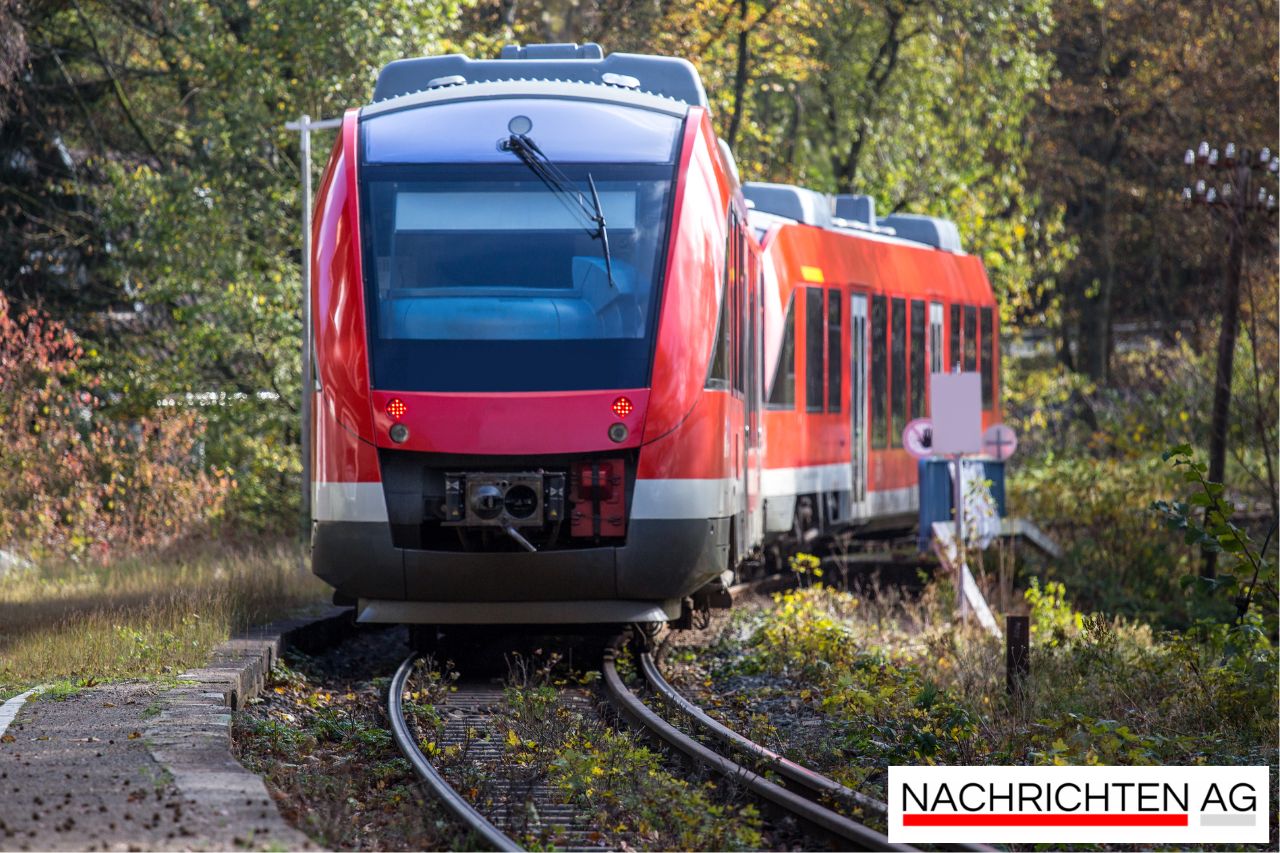 Vandalismus am Bahnhof Putzkau: Mehrfache Schädigung der Info-Tafeln!
