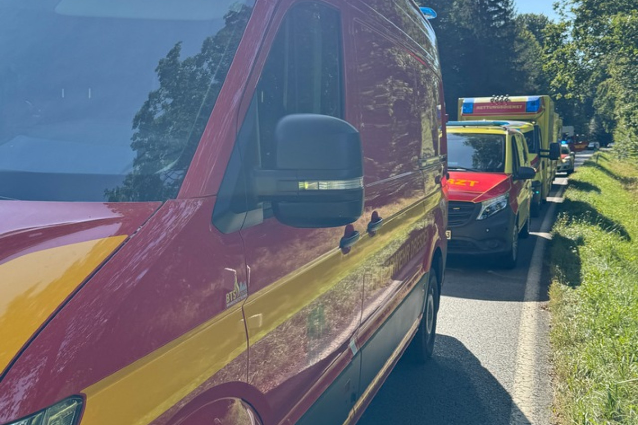Drama auf Radeberger Landstraße: Schwerer Unfall mit mehreren Verletzten!