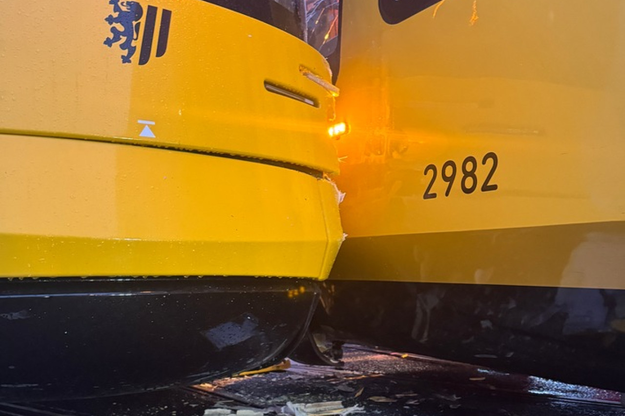 Dresden im Schock: Straßenbahnen krachen zusammen – Sechs Verletzte!