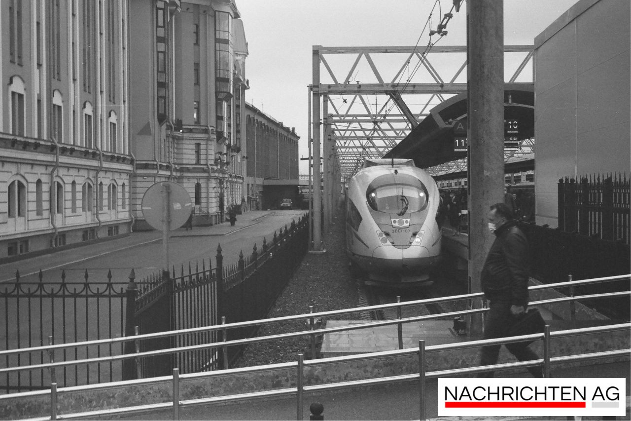 Mann entfacht Lagerfeuer auf Bahnhof: Zeugen löschen Flammen rechtzeitig!