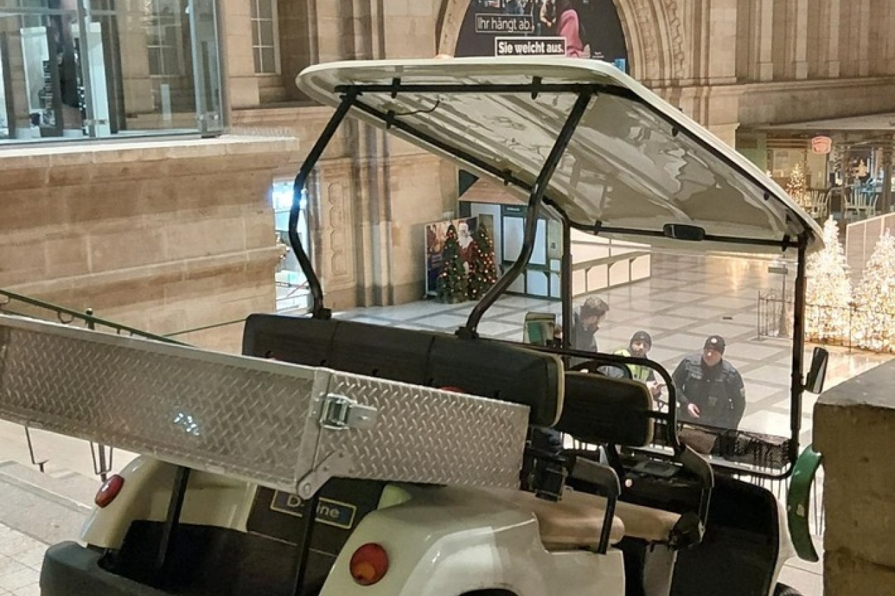 Alkohol und Chaos: Golf-Caddy am Leipziger Hauptbahnhof stecken geblieben!