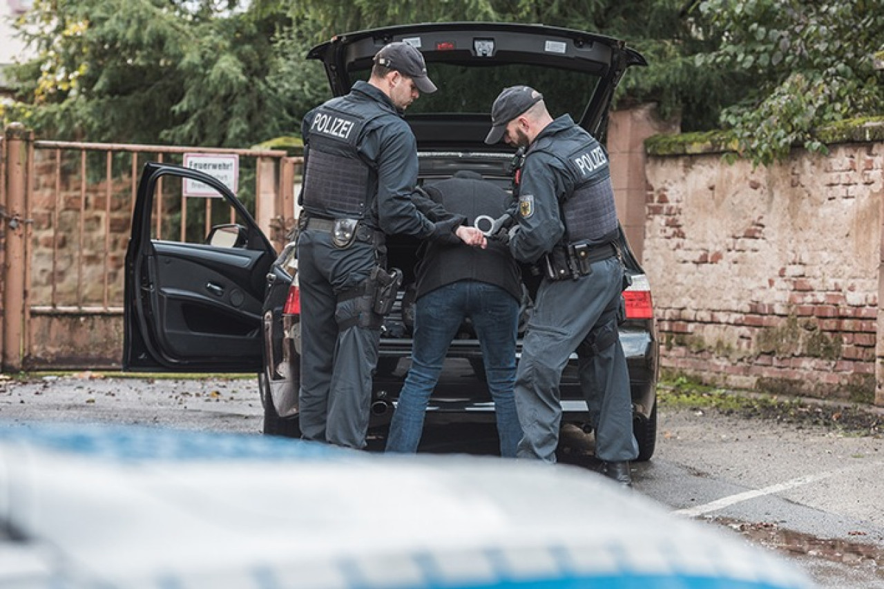 Polnischer Drogenverdächtiger bedroht Beamte mit Silbermünzen in Görlitz!